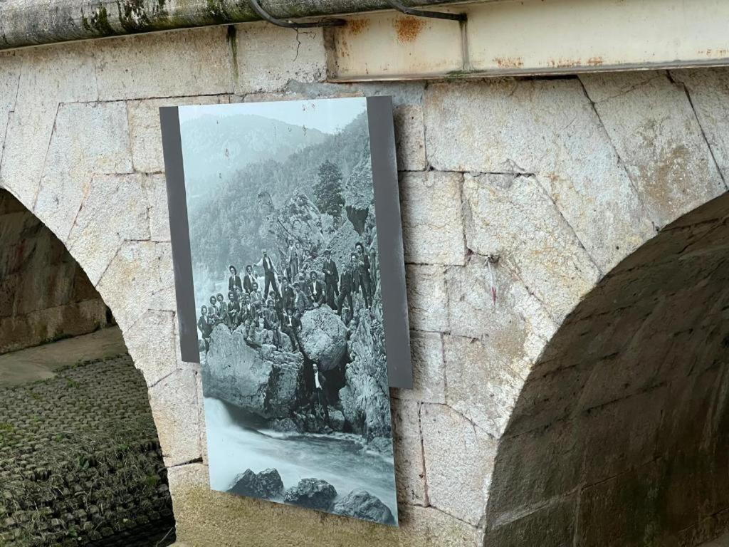 Vivez Un Conte De Fee Dans La Piece Ronde D'Une Tour Medievale Порентруи Екстериор снимка